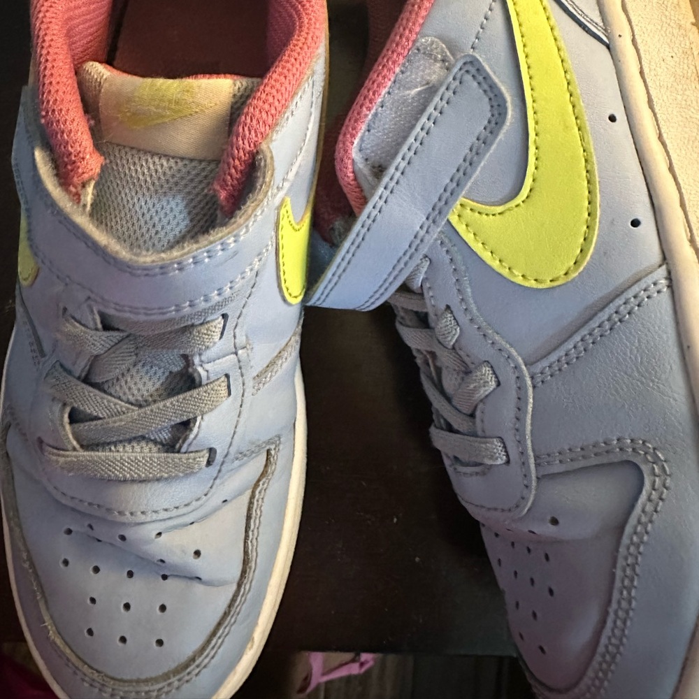 Girls size 2 1/2 Nike shoes blue with yellow stripe